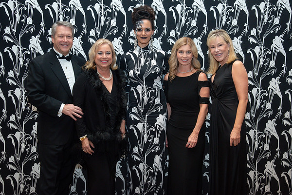 NBT_Black_and_White_Ball-3044-M